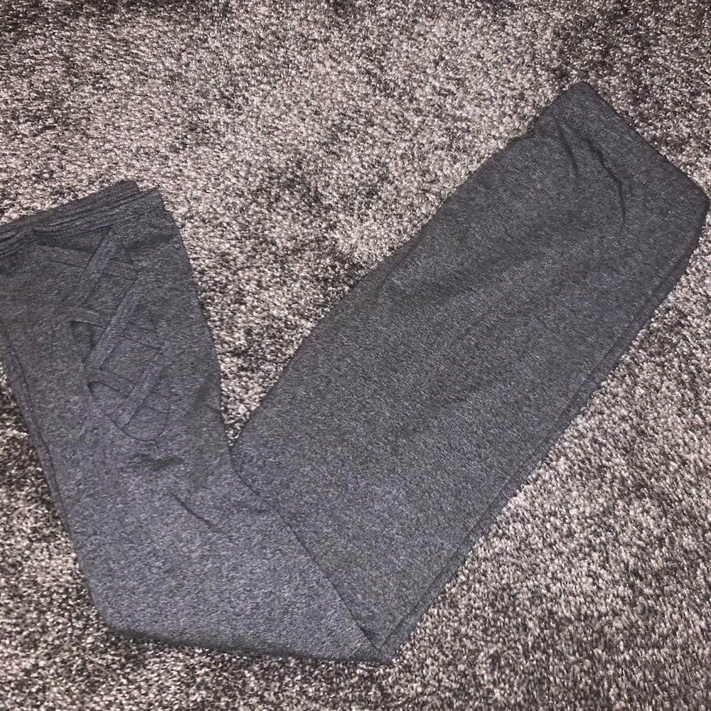 ⭐️Cropped Grey Leggings⭐️